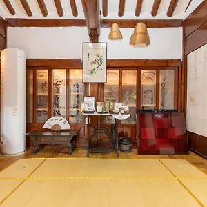  Guest house Dongmyo Hanok Sihwadang - Private Korean Style House In The Center With A Beautiful Garden